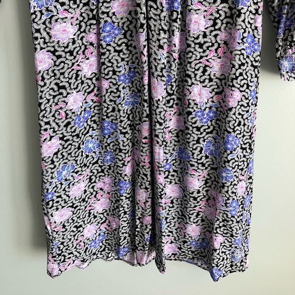 LOFT Black and White Floral V-Neck Midi Dress Size 00P - Picture 4 of 11